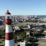 A 50 años del golpe: el Faro de Punta Mogotes, entre turismo y memoria faro
