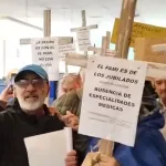 Protesta en PAMI Mar del Plata: jubilados denuncian recortes y demoras en la atención 0260422-161823