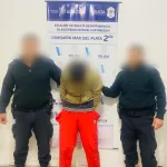 Corrió a un ciclista con cuchillos para robarle y terminó detenido Intentó asaltar a un ciclista con cuchillos y terminó detenido en pleno centro