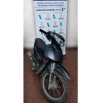 Robó una moto, atacó a un policía con una piedra y terminó detenido _48_25