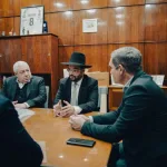 El intendente Neme se reunió con el Gran Rabino de la AMIA y recibió la invitación para participar del Encuentro Memoria Federal WhatsApp Image 2026-05-06 at 15.50.35