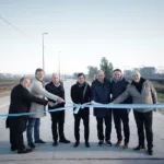 Kicillof inauguró una colectora clave para el Parque Industrial de Berazategui y un nuevo SUM en Sourigues Kicillof