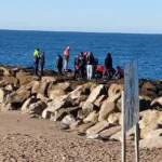 Hallaron un cuerpo en la costa de Mar del Plata: creen que sería el hombre que cayó al mar en Punta Iglesia Hallaron un cuerpo en la costa de Mar del Plata