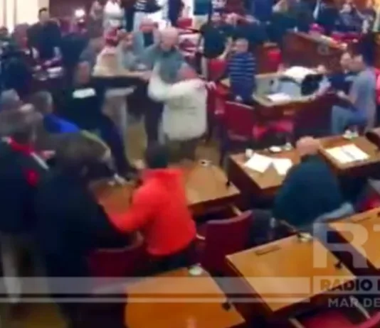 Escándalo en el Concejo: terminó a los golpes el debate por las apps de transporte