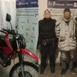 Aprehendieron a un hombre con una moto robada en el barrio El Grosellar 5676