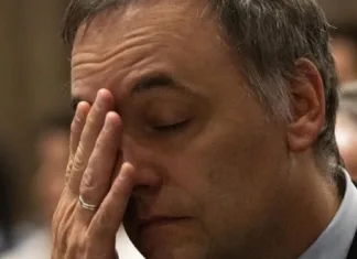 La Justicia le puso una restricción a Manuel Adorni para viajar al exterior