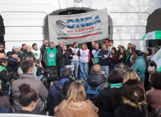 ATE, con Aguiar al frente, endurece su pulseada: protesta en la CNEA y avanza un posible paro nacional por despidos