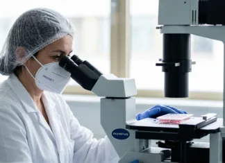 Científicos alertan por una grave fuga de cerebros y el deterioro del sistema de investigación argentino