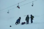 Rescataron a 19 turistas tras el descarrilamiento de una telesilla en un centro de esquí de Neuquén telesillas_neuquen_1