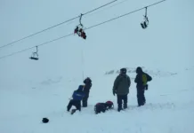 Rescataron a 19 turistas tras el descarrilamiento de una telesilla en un centro de esquí de Neuquén