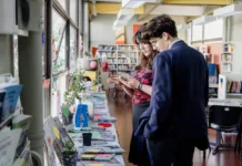 El Municipio presenta una exposición de artistas que pintan con la boca y el pie