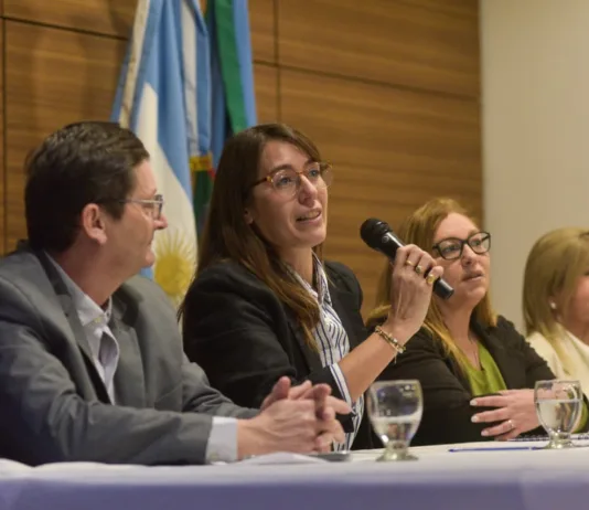 El Municipio presentó “Familias que Abrazan”, un programa de acogimiento temporal para niños y niñas