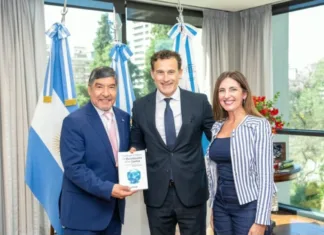 Chaves presentó su libro y lanzó una convocatoria política contra Milei: “Tenemos que volver a generar esperanza”