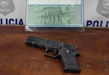 Quiso robar una moto con una réplica de pistola y terminó reducido por la víctima y los vecinos